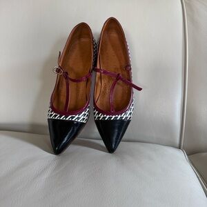 Chie Mihara Black and Burgundy Houndstooth Flats